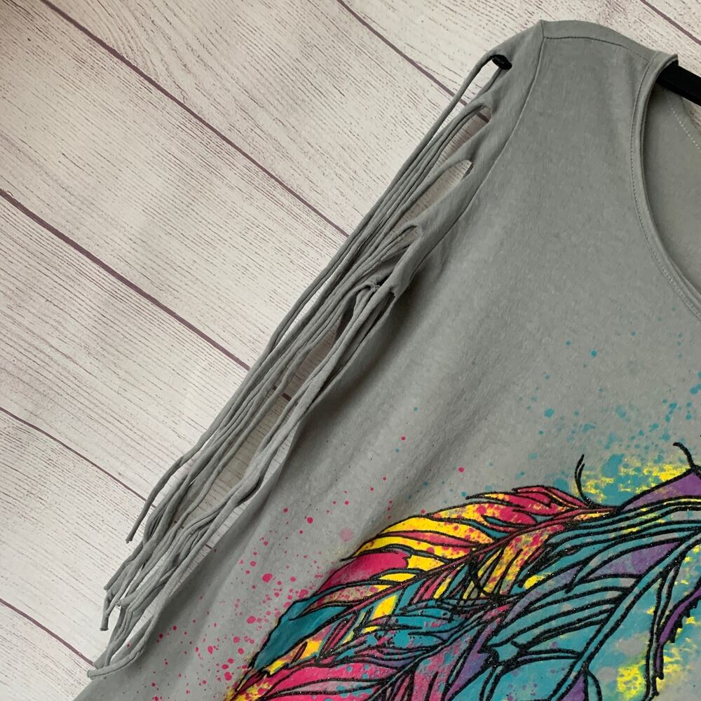 Hybrid Boho Gray Graphic T Shirt Colorful Glitter Feather Fringe Sleeves Size L - Picture 12 of 16